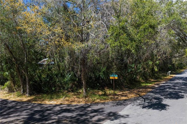 8004 BAY DRIVE, Tampa, FL 33635