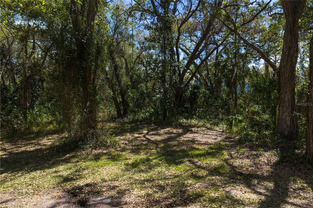 8004 BAY DRIVE, Tampa, FL 33635