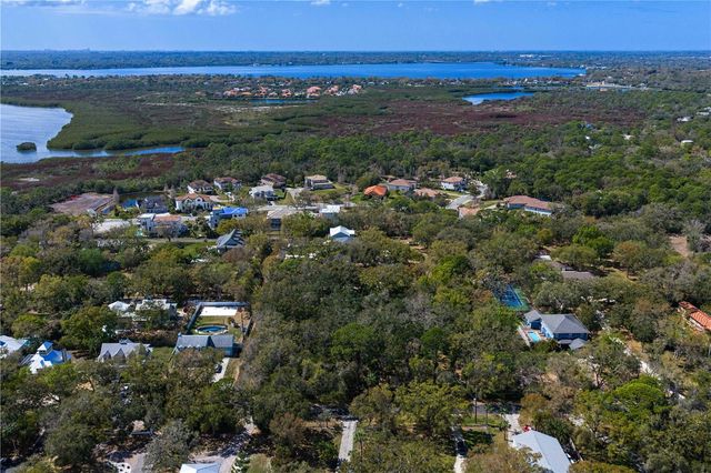 8004 BAY DRIVE, Tampa, FL 33635