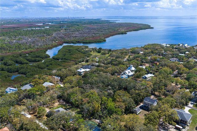 8004 BAY DRIVE, Tampa, FL 33635