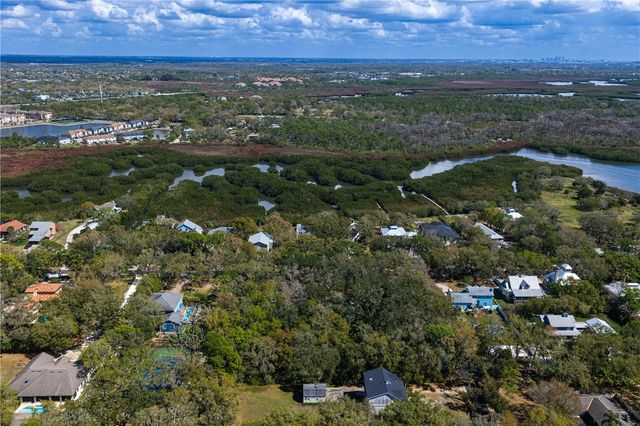 8004 BAY DRIVE, Tampa, FL 33635