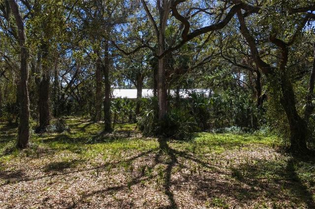 8004 BAY DRIVE, Tampa, FL 33635