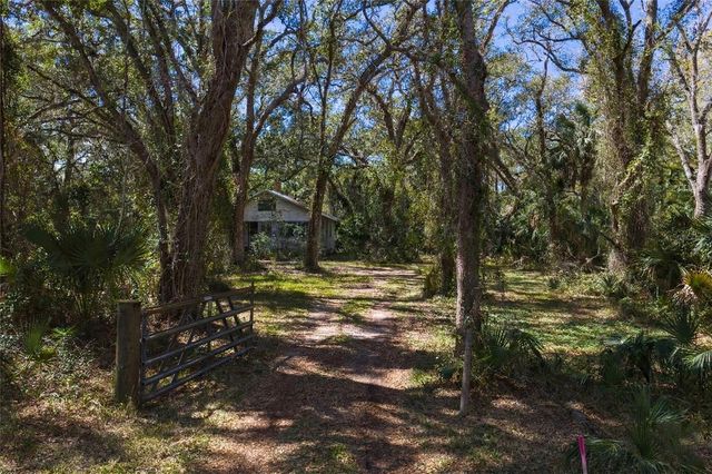 8004 BAY DRIVE, Tampa, FL 33635