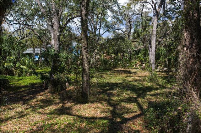 8004 BAY DRIVE, Tampa, FL 33635