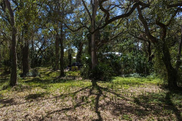 8004 BAY DRIVE, Tampa, FL 33635