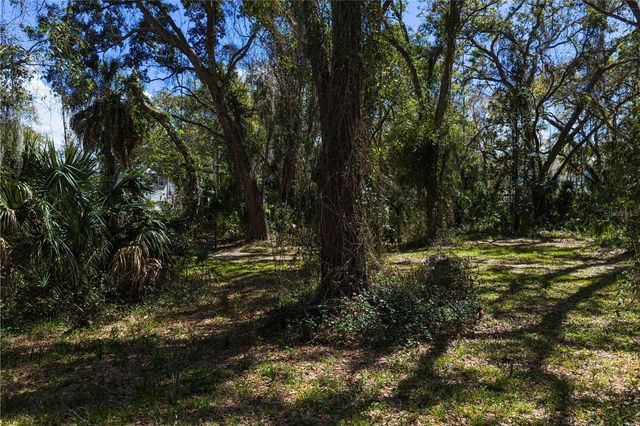 8004 BAY DRIVE, Tampa, FL 33635