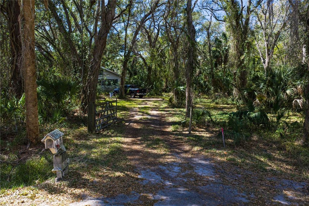 Image 11 of property listing at 8004 BAY DRIVE, Tampa, FL 33635