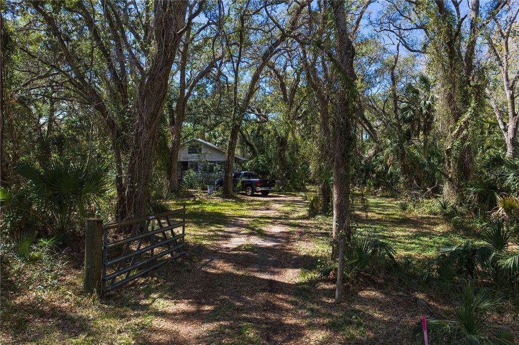 Image 3 of property listing at 8004 BAY DRIVE, Tampa, FL 33635