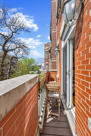 860 W Buckingham Place 2W, Chicago, IL 60657