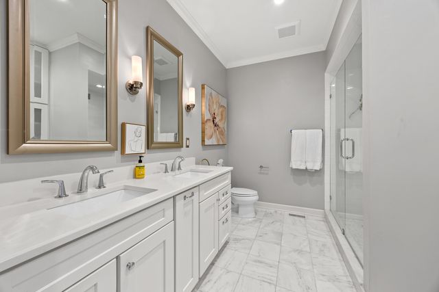 860 W Buckingham Place 2W, Chicago, IL 60657