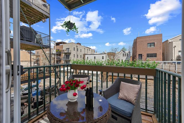 860 W Buckingham Place 2W, Chicago, IL 60657