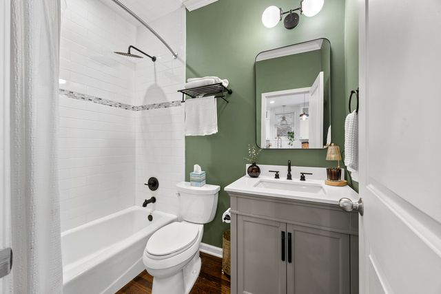 860 W Buckingham Place 2W, Chicago, IL 60657