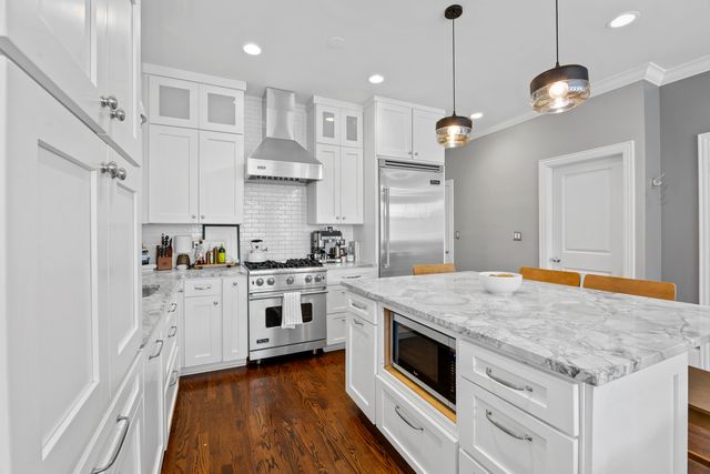 860 W Buckingham Place 2W, Chicago, IL 60657