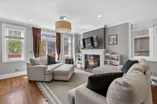 860 W Buckingham Place 2W, Chicago, IL 60657