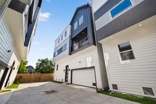 1122 W 16th Street D, Houston, TX 77008