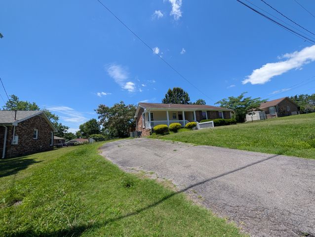 102 Post Oak Rd, Hendersonville, TN 37075
