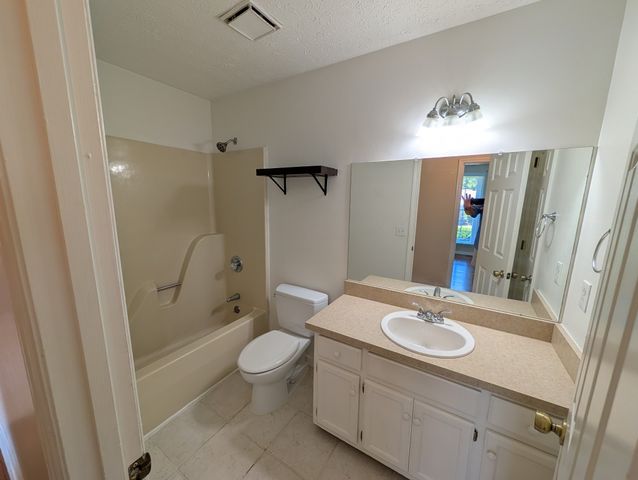102 Post Oak Rd, Hendersonville, TN 37075