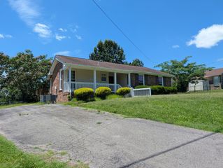 102 Post Oak Rd, Hendersonville, TN 37075