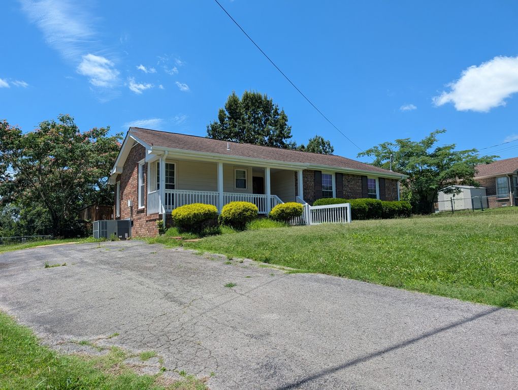 102 Post Oak Rd, Hendersonville, TN 37075