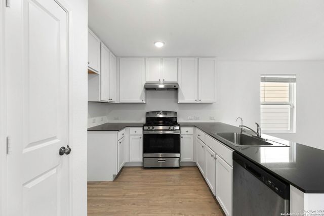 10824 Presa Way, San Antonio, TX 78223