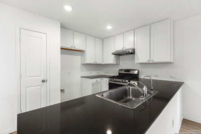 10824 Presa Way, San Antonio, TX 78223