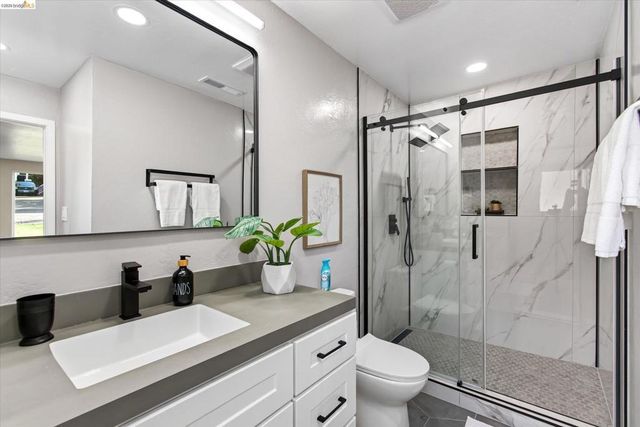 7924 Greenly Dr, Oakland, CA 94605