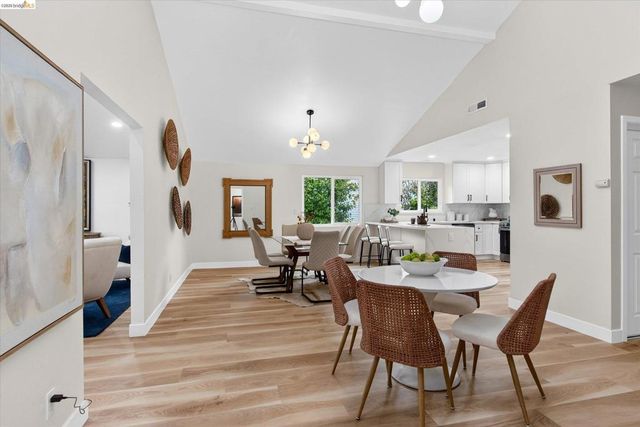 7924 Greenly Dr, Oakland, CA 94605
