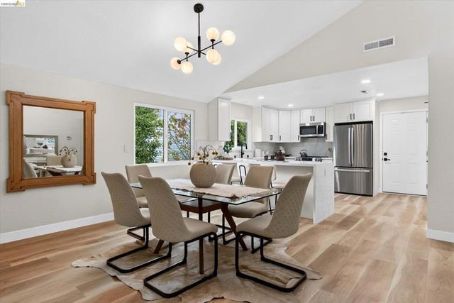 7924 Greenly Dr, Oakland, CA 94605