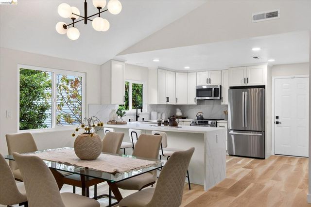 7924 Greenly Dr, Oakland, CA 94605