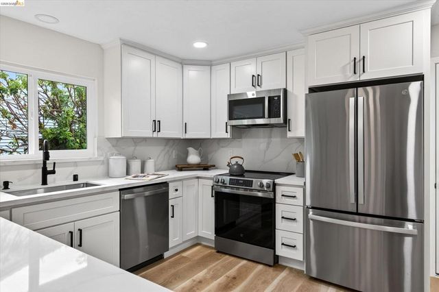 7924 Greenly Dr, Oakland, CA 94605