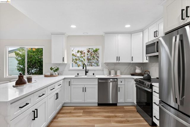 7924 Greenly Dr, Oakland, CA 94605