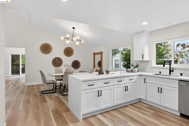 7924 Greenly Dr, Oakland, CA 94605