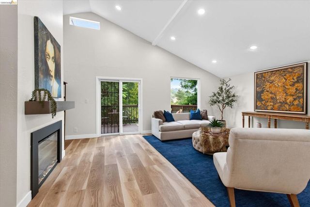 7924 Greenly Dr, Oakland, CA 94605