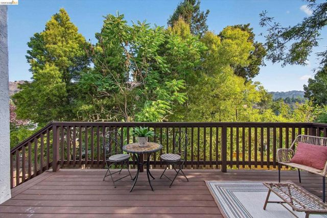 7924 Greenly Dr, Oakland, CA 94605