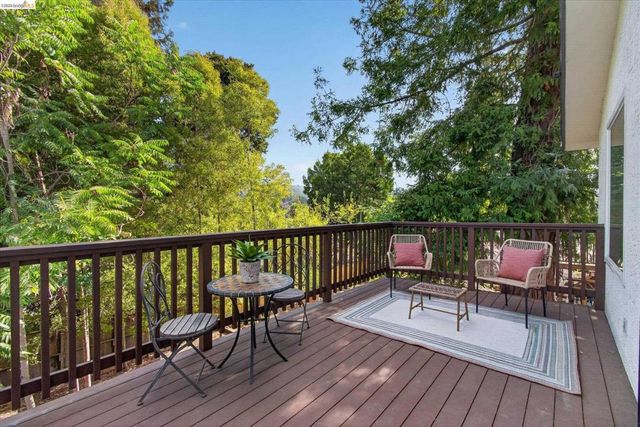 7924 Greenly Dr, Oakland, CA 94605