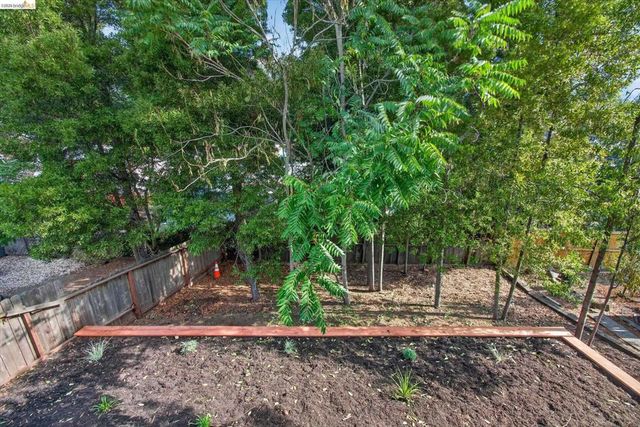 7924 Greenly Dr, Oakland, CA 94605