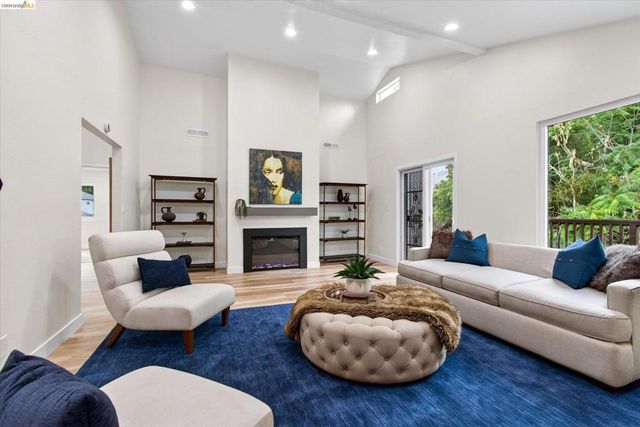 7924 Greenly Dr, Oakland, CA 94605