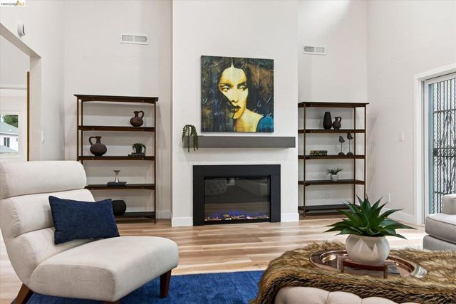 7924 Greenly Dr, Oakland, CA 94605