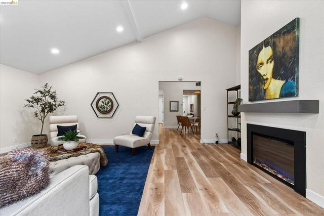 7924 Greenly Dr, Oakland, CA 94605