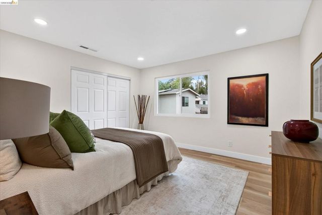 7924 Greenly Dr, Oakland, CA 94605