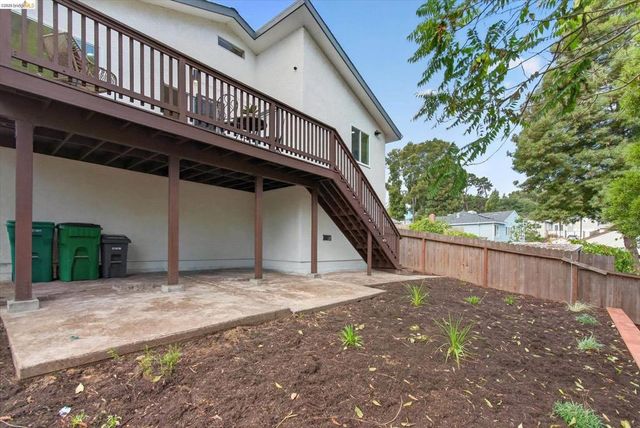 7924 Greenly Dr, Oakland, CA 94605