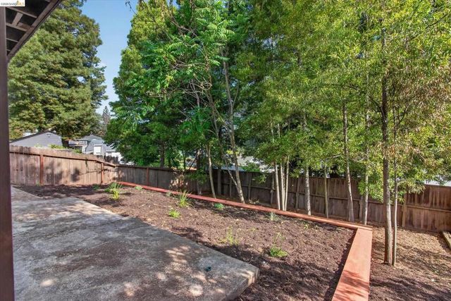7924 Greenly Dr, Oakland, CA 94605