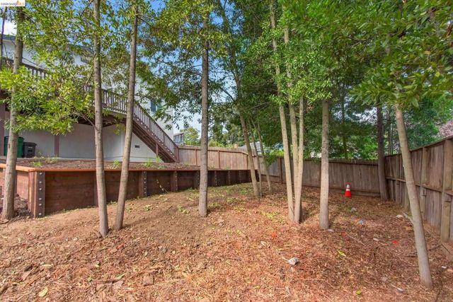 7924 Greenly Dr, Oakland, CA 94605