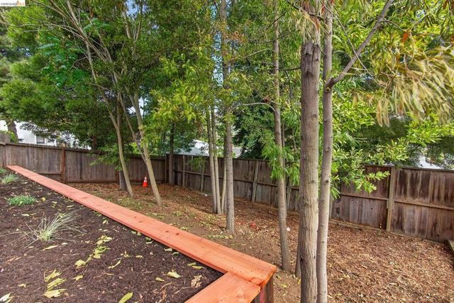 7924 Greenly Dr, Oakland, CA 94605