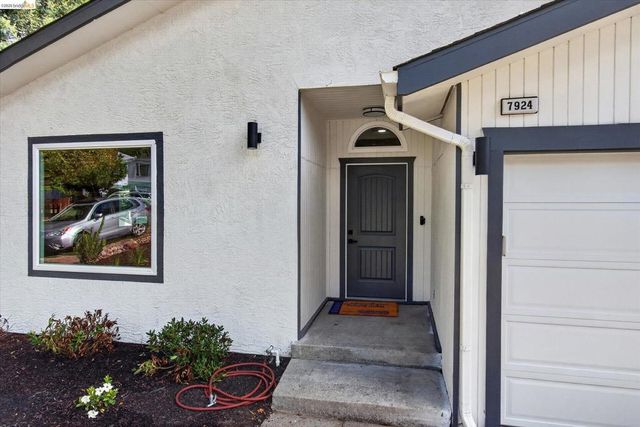 7924 Greenly Dr, Oakland, CA 94605