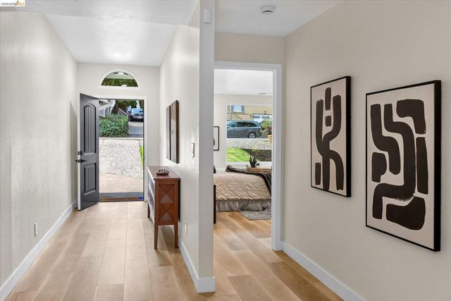 7924 Greenly Dr, Oakland, CA 94605
