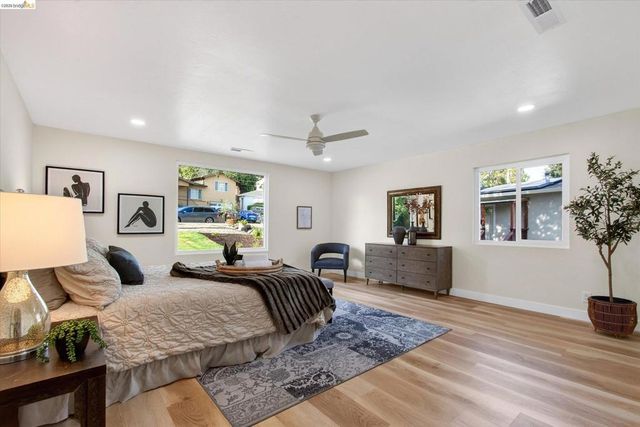 7924 Greenly Dr, Oakland, CA 94605