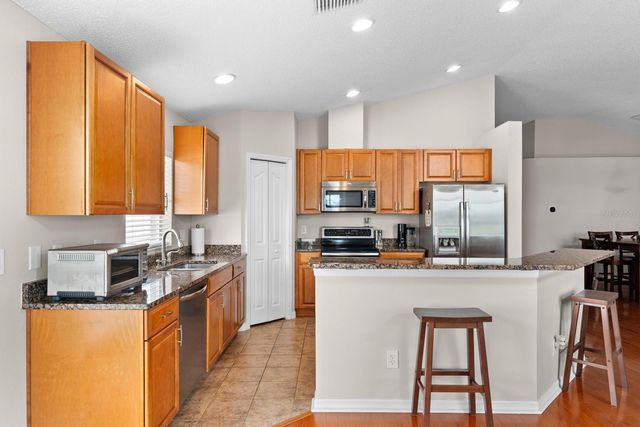 735 NE ADDISON DRIVE, St Petersburg, FL 33716