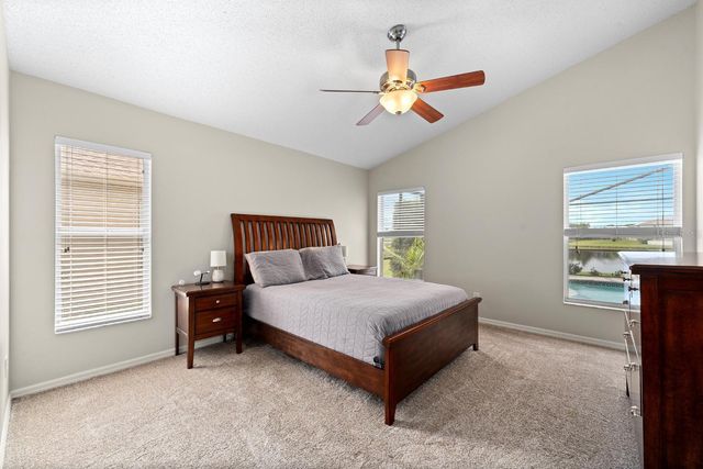 735 NE ADDISON DRIVE, St Petersburg, FL 33716