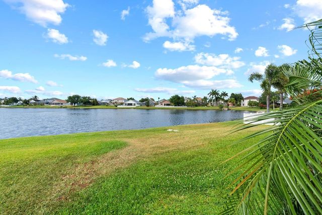 735 NE ADDISON DRIVE, St Petersburg, FL 33716